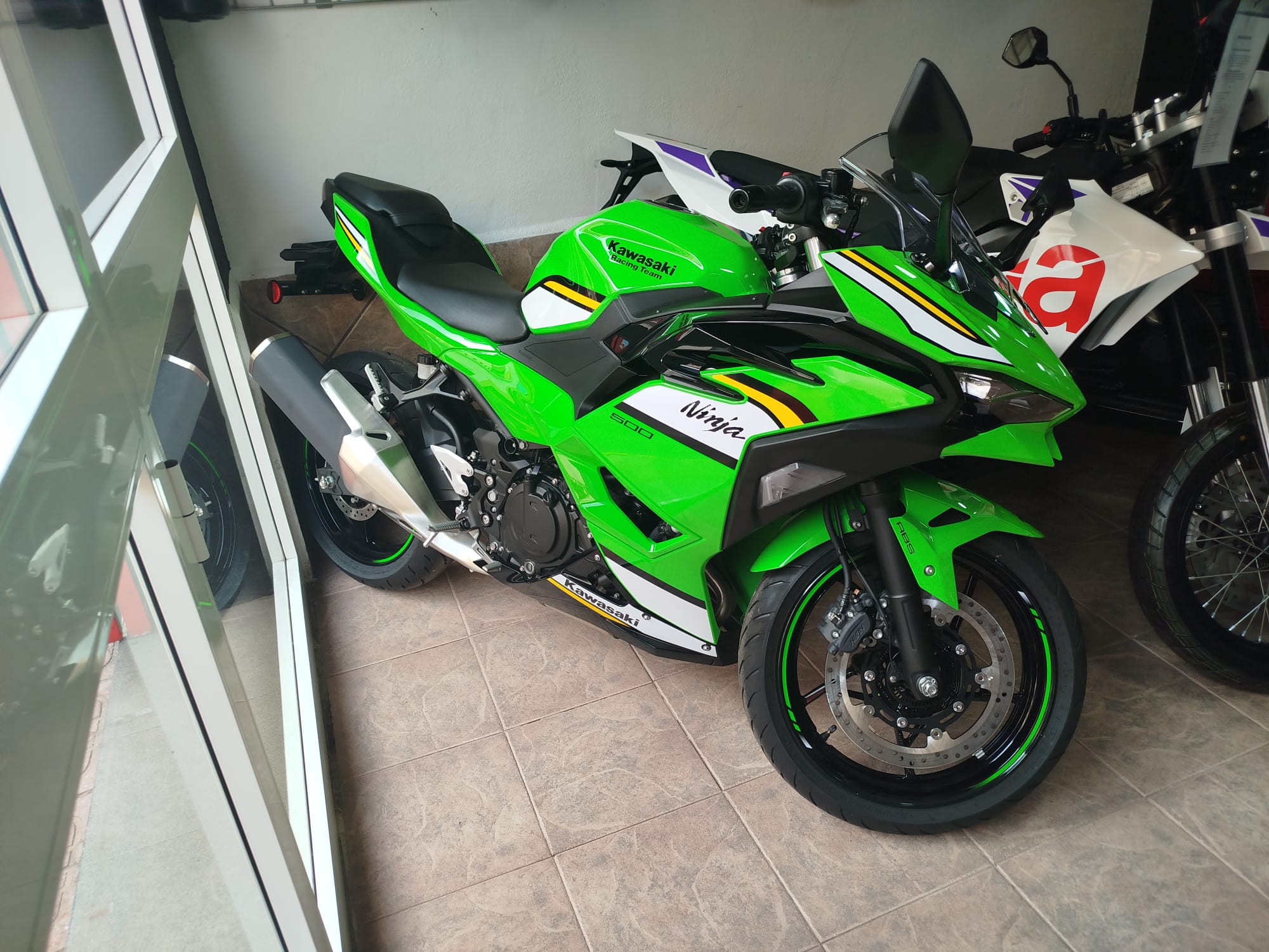 Moto 10